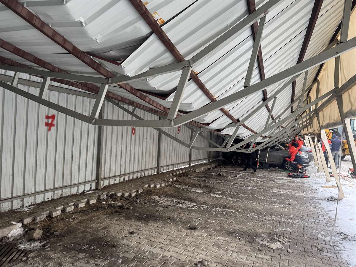 Hakim ve savcıların araçlarının bulunduğu garaj çöktü 3